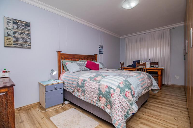 9 Bedroom Property for Sale in Outeniqua Strand Western Cape